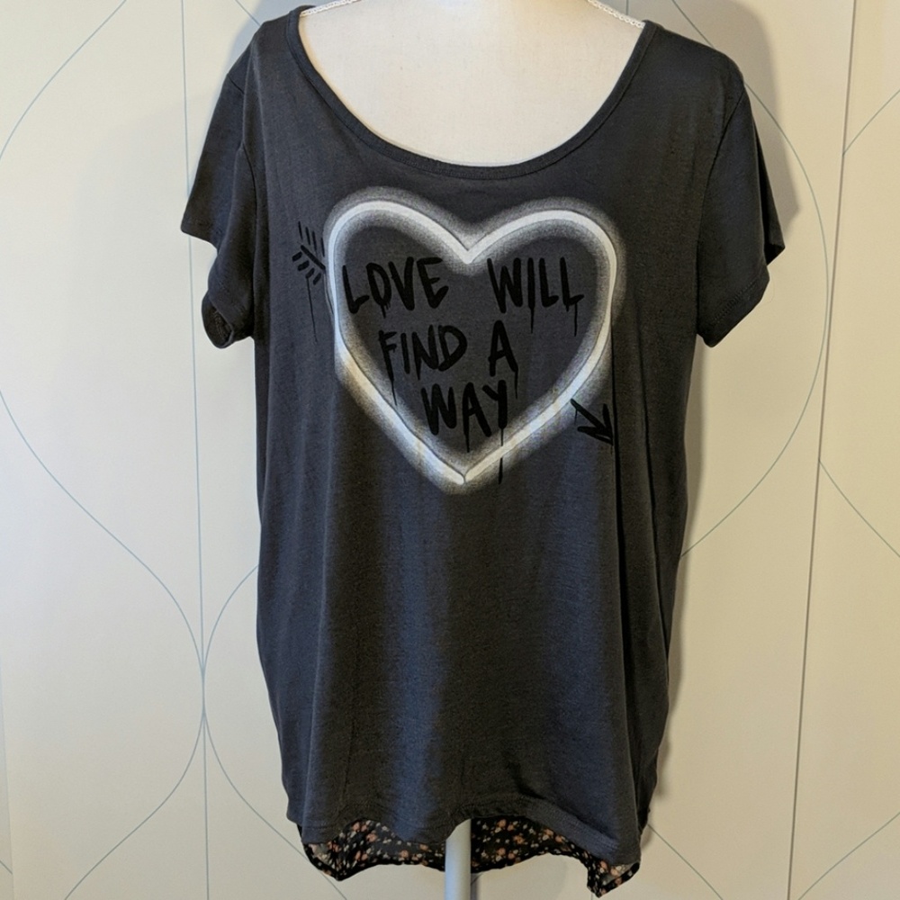 🦚5/$25 Hi Lo Shirt with Sheer Split Back